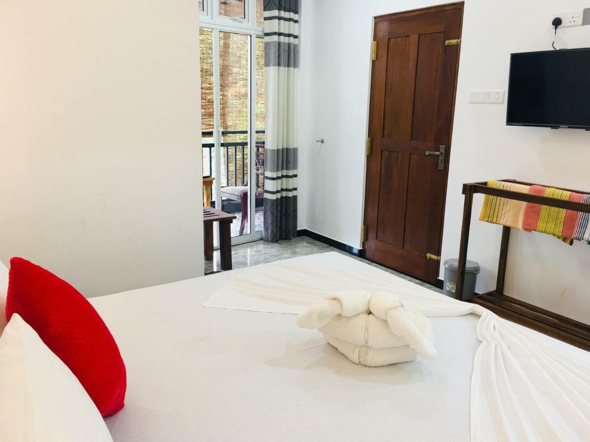 Jenushi Homestay Kandy Exterior photo